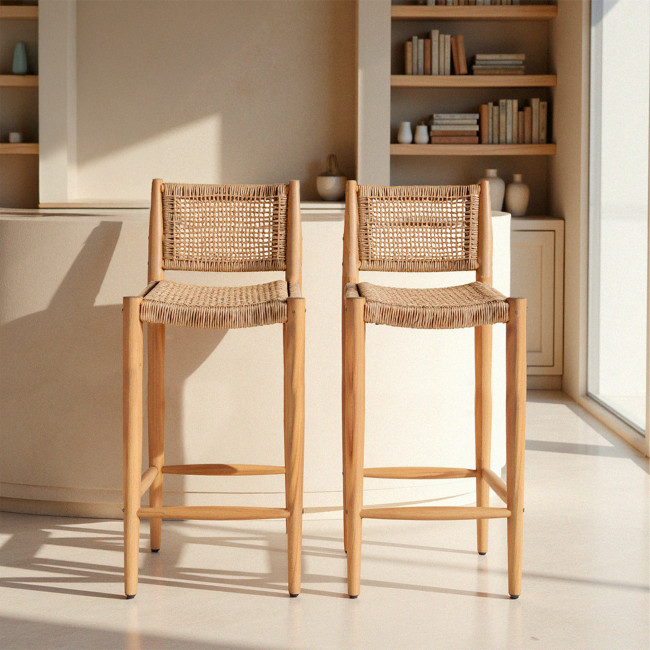 Nuri - Lot de 2 tabourets de bar intérieur/extérieur en bois d'acacia et résine tressée H66cm